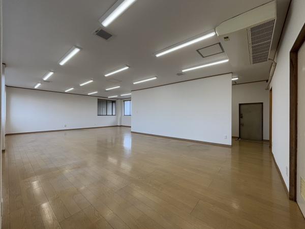 白石八枝子店舗