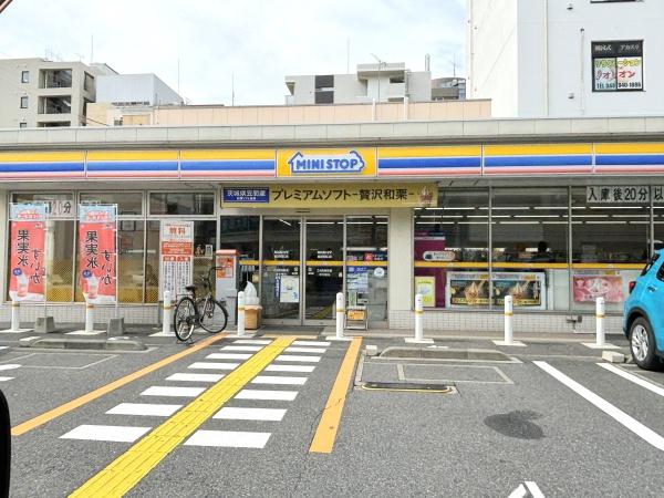 カトルセゾン(ミニストップ越谷駅西口店)