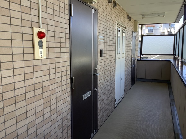 グランデ岸町(玄関)