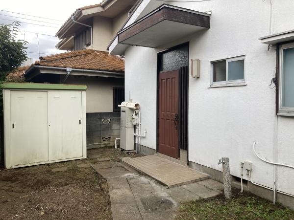 岸町３丁目貸家