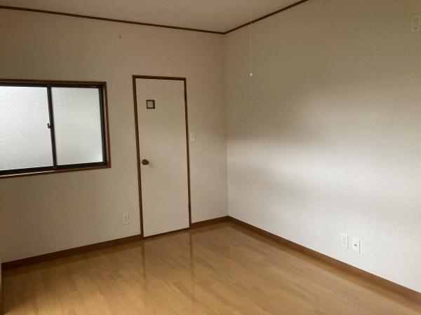 岸町３丁目貸家
