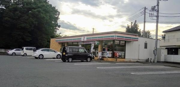 学園ハイツA(セブンイレブン松伏築比地店)