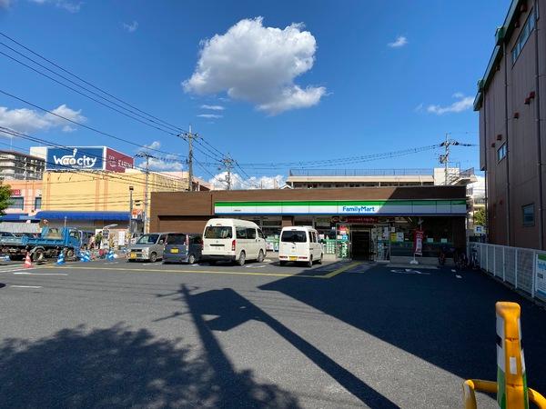 ドミール三郷(ファミリーマート三郷駅南店)