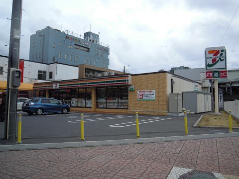 弘祐荘(セブンイレブン吉川駅北口店)