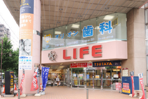エステートピア戸張1(ライフ吉川駅前店)