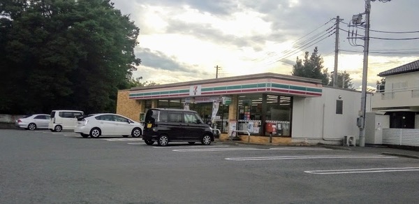 学園ハイツA(セブンイレブン松伏築比地店)
