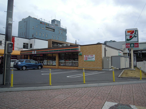 アンクレージュＢ(セブンイレブン吉川駅北口店)