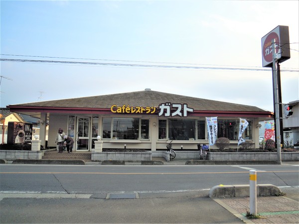 ウィット吉川Ｂ(ガスト吉川店)