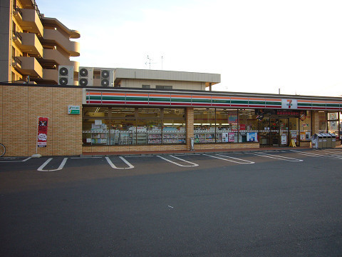 ヴィルヌーブ(セブンイレブン吉川木売2丁目店)