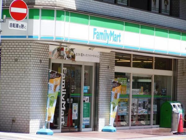 天山ビル(ファミリーマート南池袋東通り店)