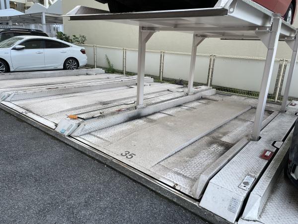 グランドヒルズA駐車場