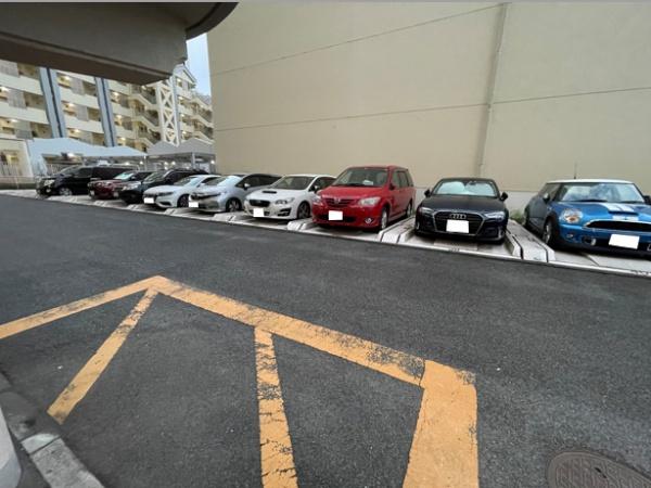 グランドヒルズA駐車場