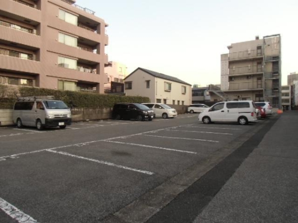 公益財団法人　日本キリスト教婦人矯風会内駐車場