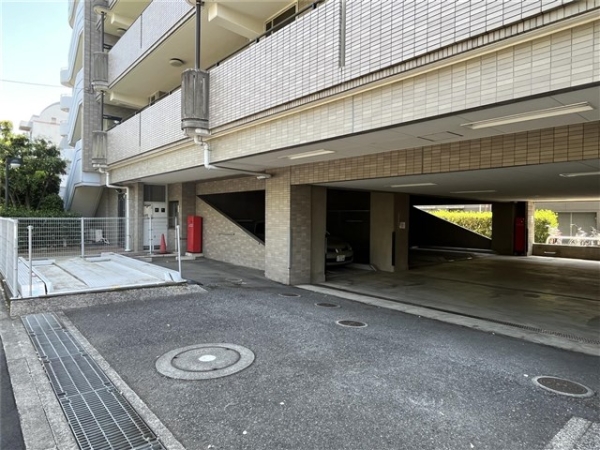 グランドヒルズB駐車場