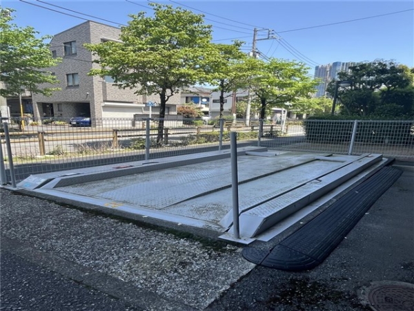 グランドヒルズB駐車場