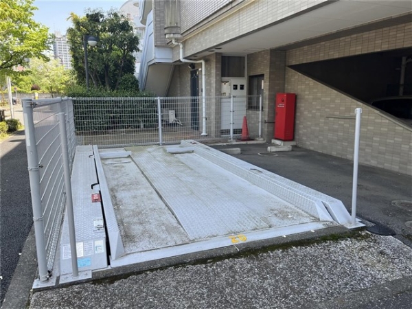 グランドヒルズB駐車場