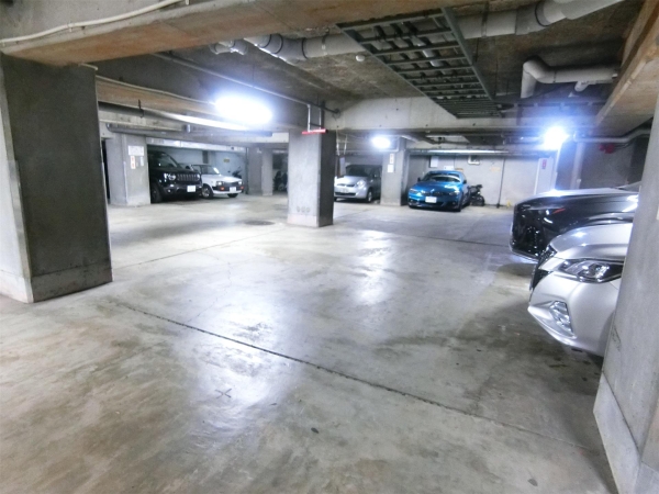 ヴェラハイツ新宿地下駐車場