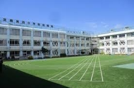 遠田ビル(新宿区立淀橋第四小学校)