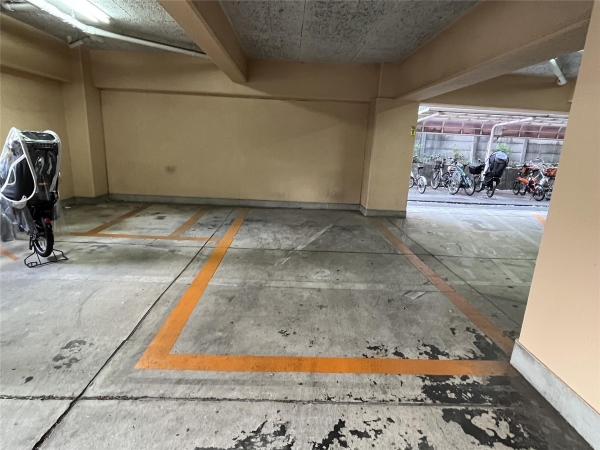 ヘレンハウゼ駐車場