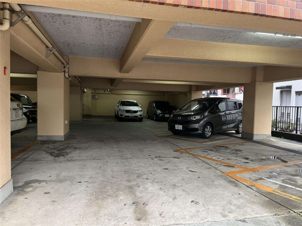 ヘレンハウゼ駐車場