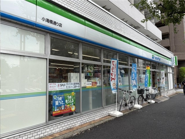 泉荘(ファミリーマート小滝橋通り店)