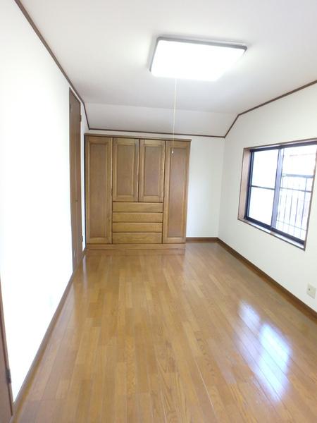 東伊興２丁目貸家