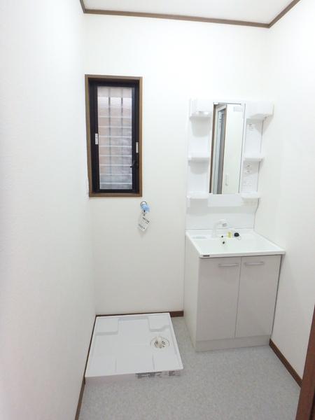 東伊興２丁目貸家
