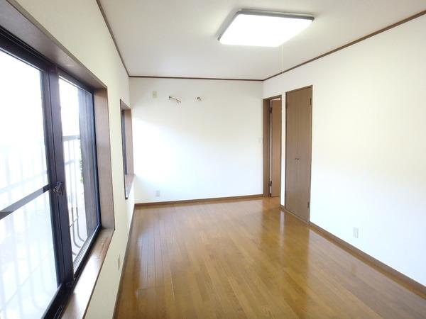 東伊興2丁目貸家