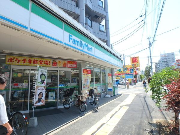 ザ・パークメゾンＫ(ファミリーマート竹ノ塚駅西店)