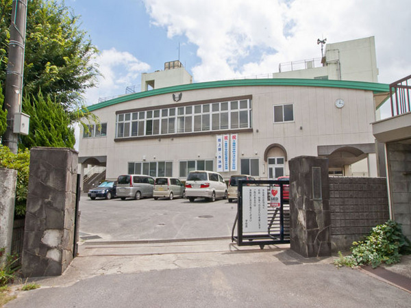 太陽の森マンションパート101(小金南中学校)