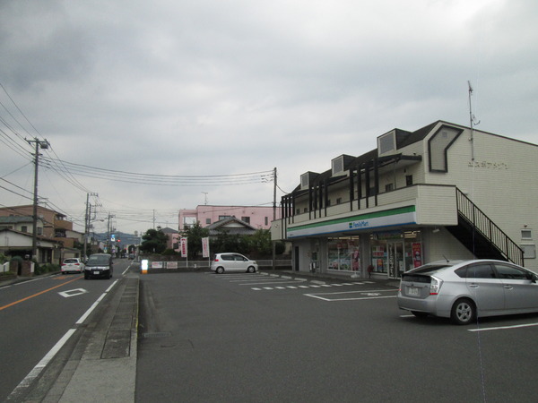 ラークヒルG(ファミリーマート南足柄まました店)