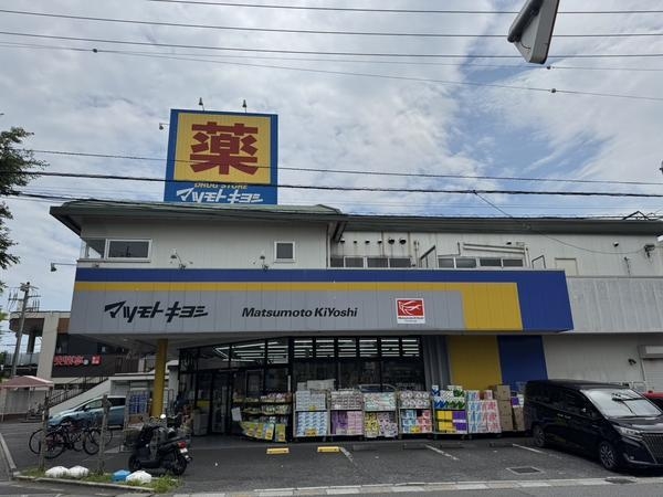 メゾン・デュークスIII(マツモトキヨシ川口戸塚3丁目店)