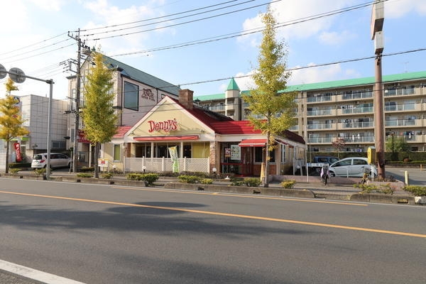 カームマンション(デニーズ東越谷店)