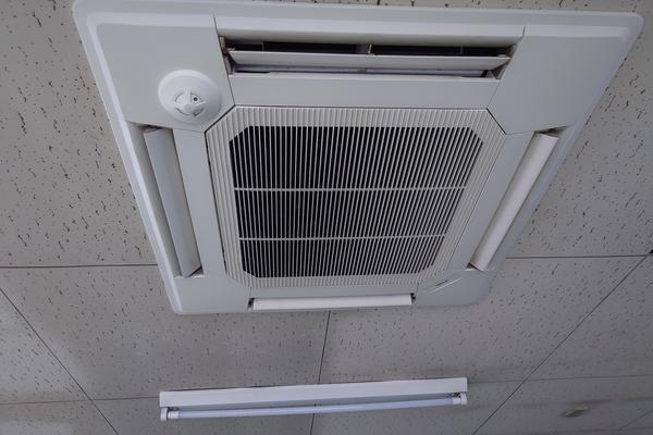 草加市花栗３丁目の倉庫