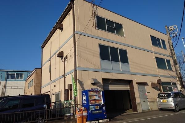 草加市花栗３丁目の倉庫