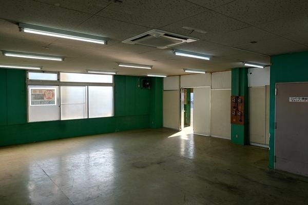 草加市花栗３丁目の倉庫