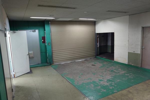 草加市花栗３丁目の倉庫