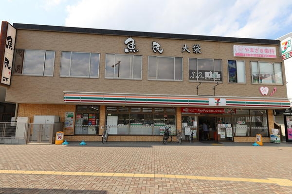 グランパレス大袋(セブン-イレブン　越谷大袋駅西口店)