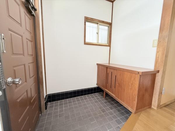 徳丸6-8貸家(玄関)