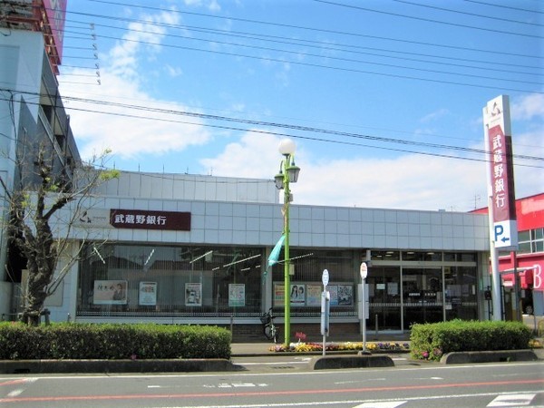 フラワーパレス(武蔵野銀行三郷支店)