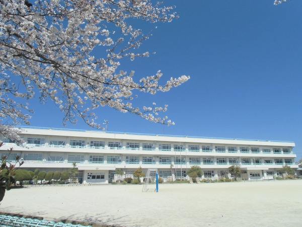 アーバンハイツ・ジュン(三郷市立戸ケ崎小学校)