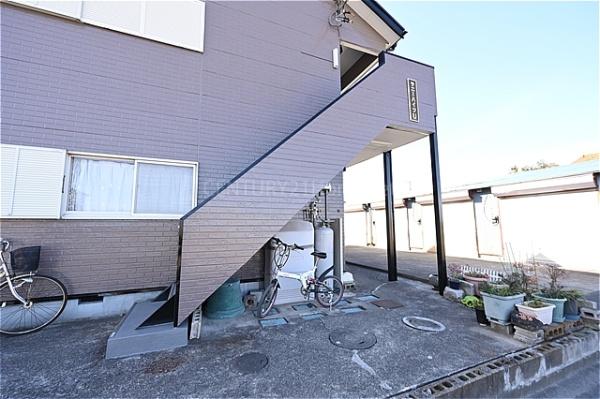 三郷市半田のアパート