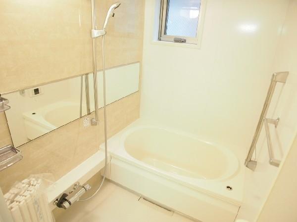 BelleVieMomoi（ベルヴィモモイ）