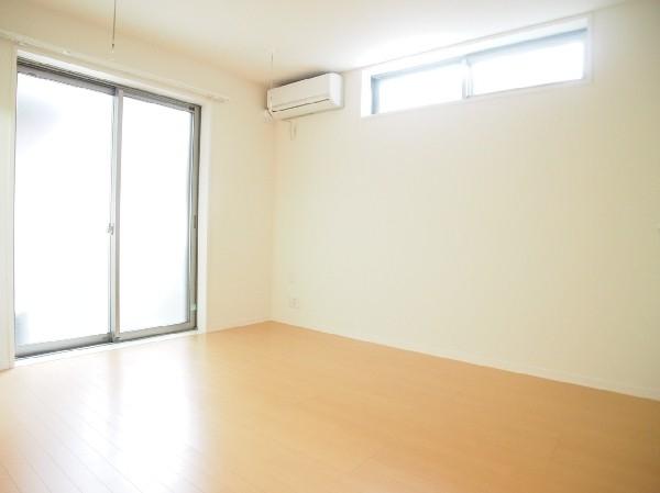 BelleVieMomoi（ベルヴィモモイ）