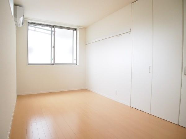 BelleVieMomoi（ベルヴィモモイ）