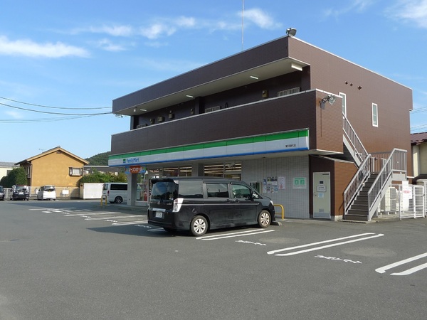 セントラルハイツA棟(ファミリーマート愛川田代店)