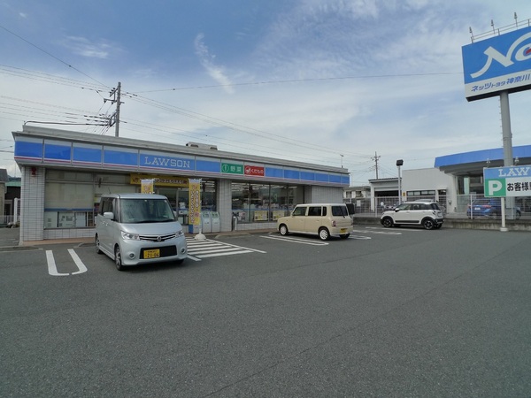 ハイツ井上(ローソン愛川桜台店)