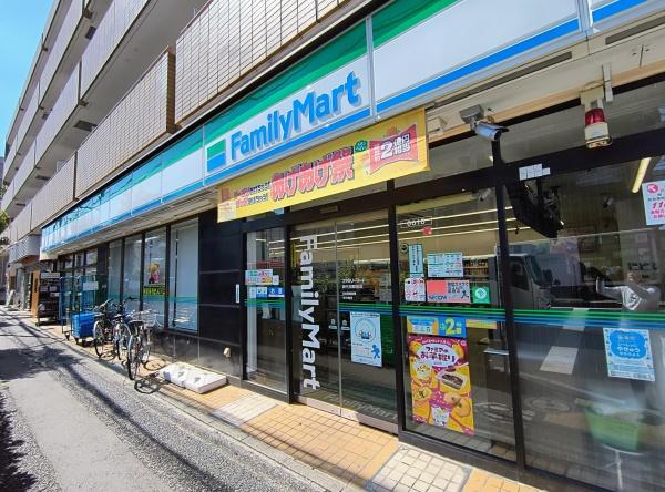 ハイツ吉川(ファミリーマート新代田駅前店)