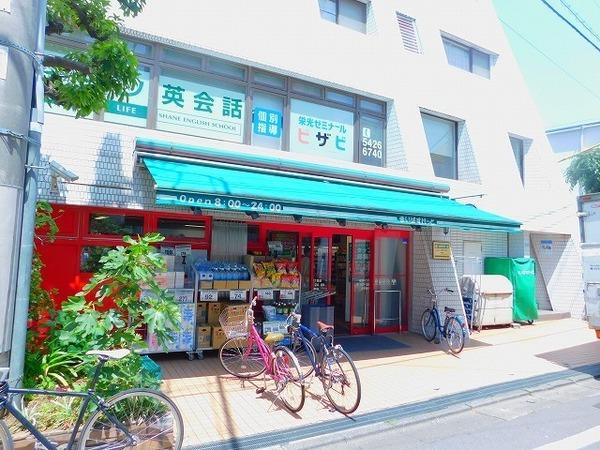 チトフナアパートメント　2Ｆ(まいばすけっと経堂4丁目店)