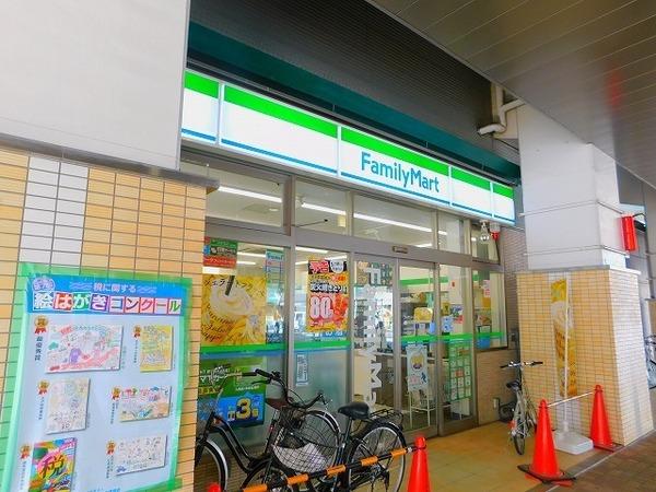 チトフナアパートメント　2Ｆ(ファミリーマート千歳船橋駅南店)